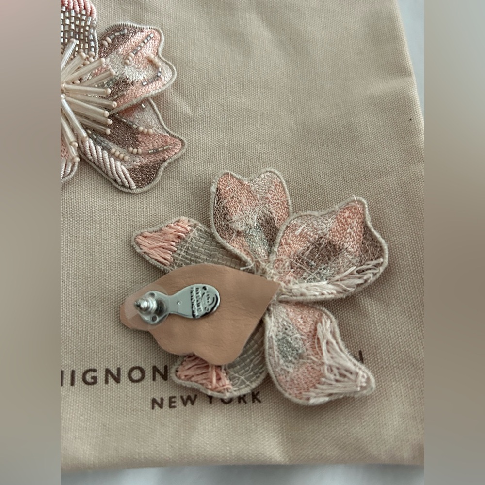 New Mignonne Gavigan large flower earrings 🌺 - Picture 3 of 4